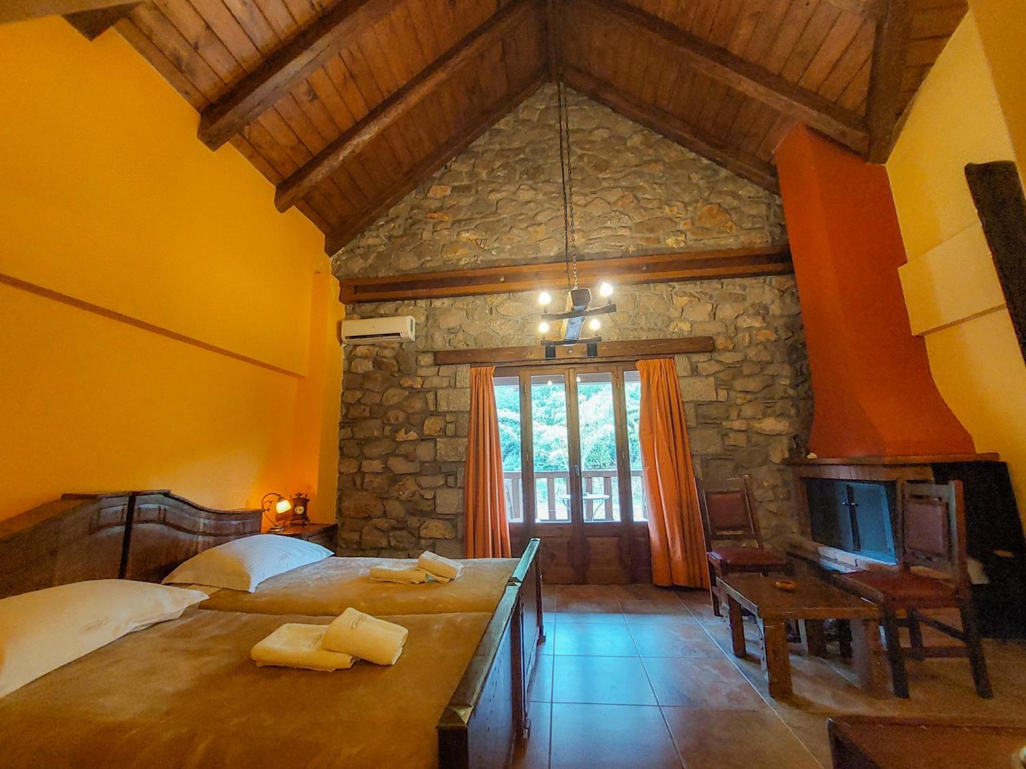 Metohi Hotel Mariolata Exterior photo